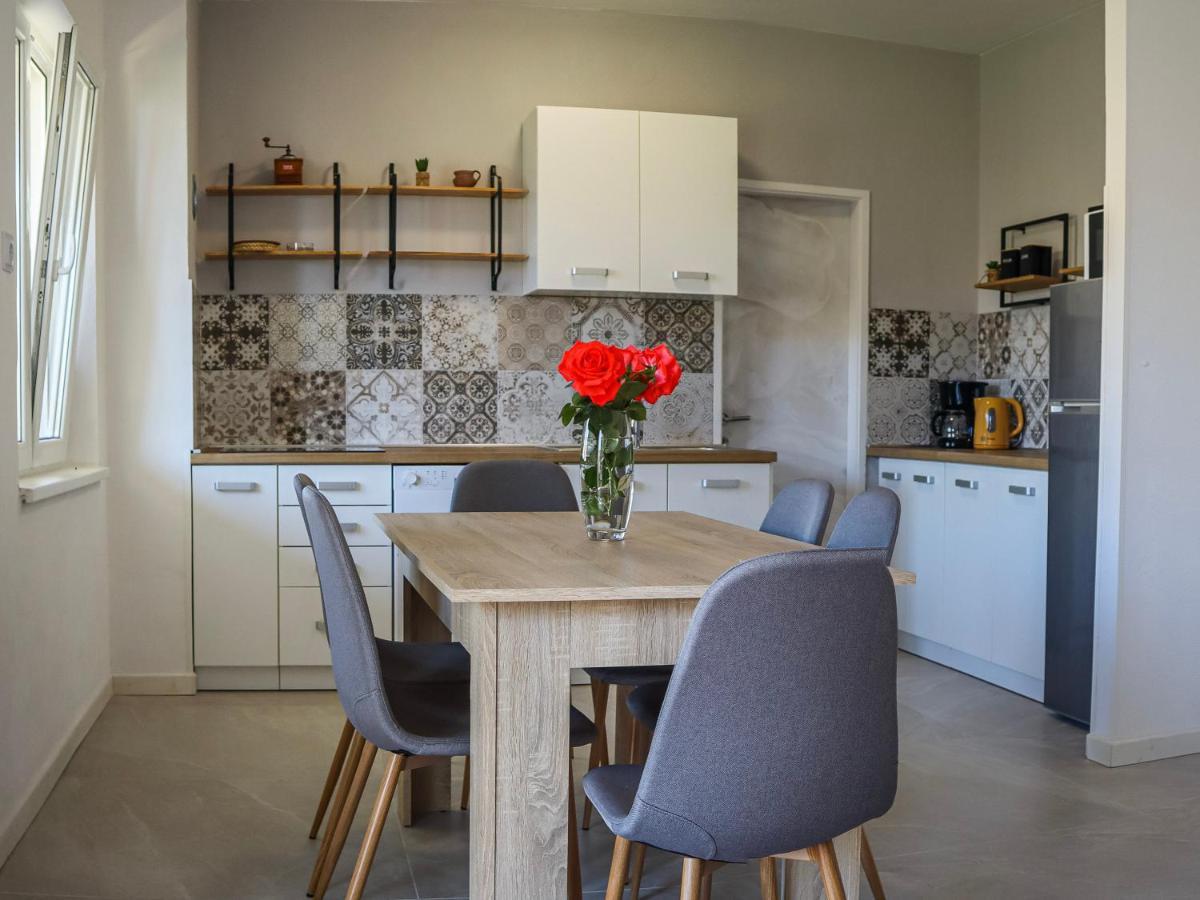Apartmani Nana Mija Pag Town Eksteriør billede