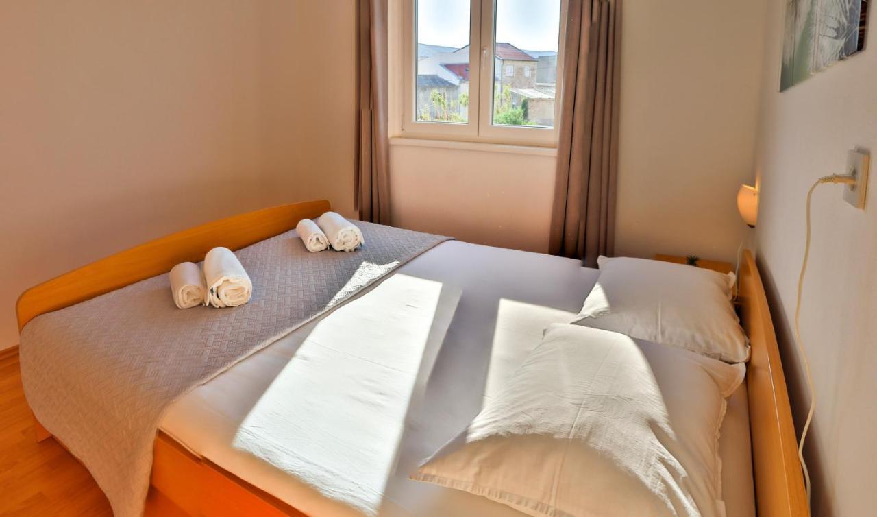 Apartmani Nana Mija Pag Town Eksteriør billede