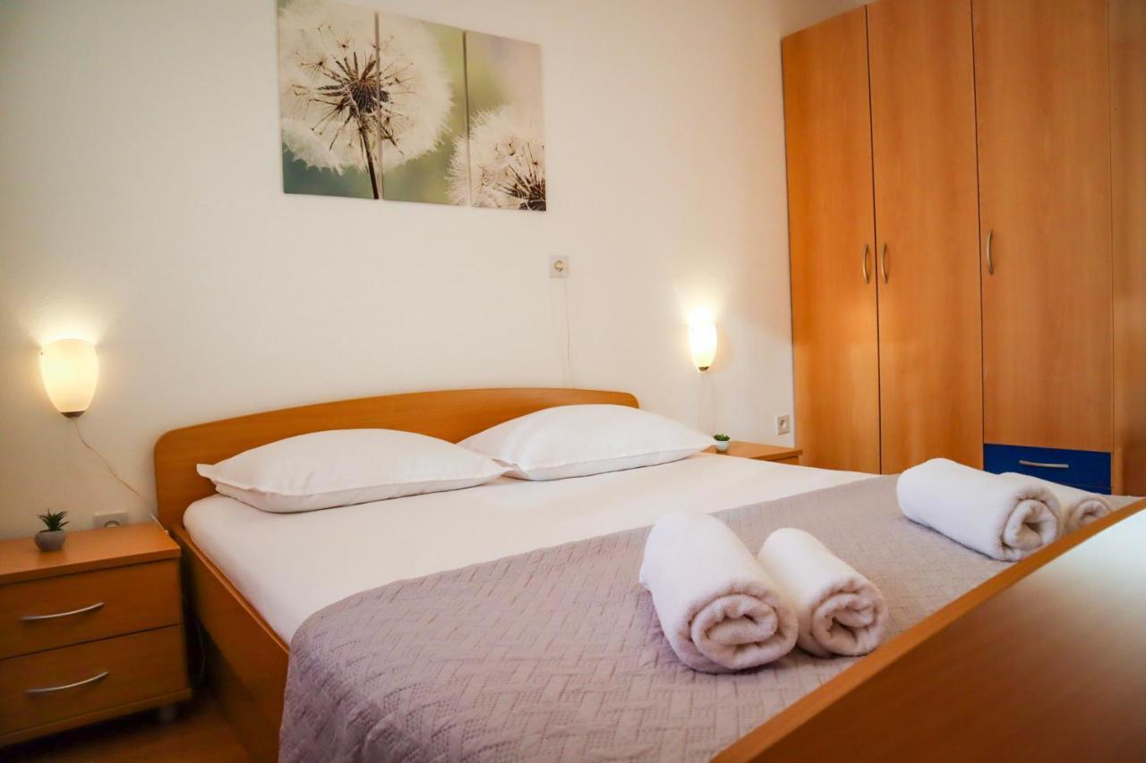 Apartmani Nana Mija Pag Town Eksteriør billede