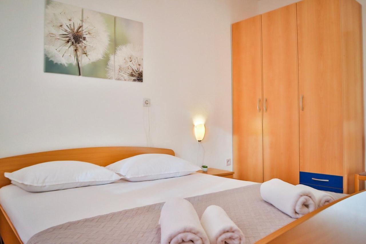Apartmani Nana Mija Pag Town Eksteriør billede